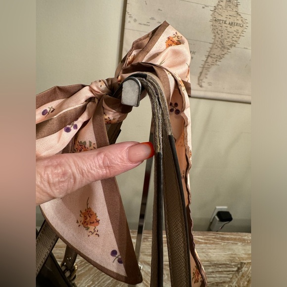 Michael Kors Voyager Tote Bag - Picture 7 of 16